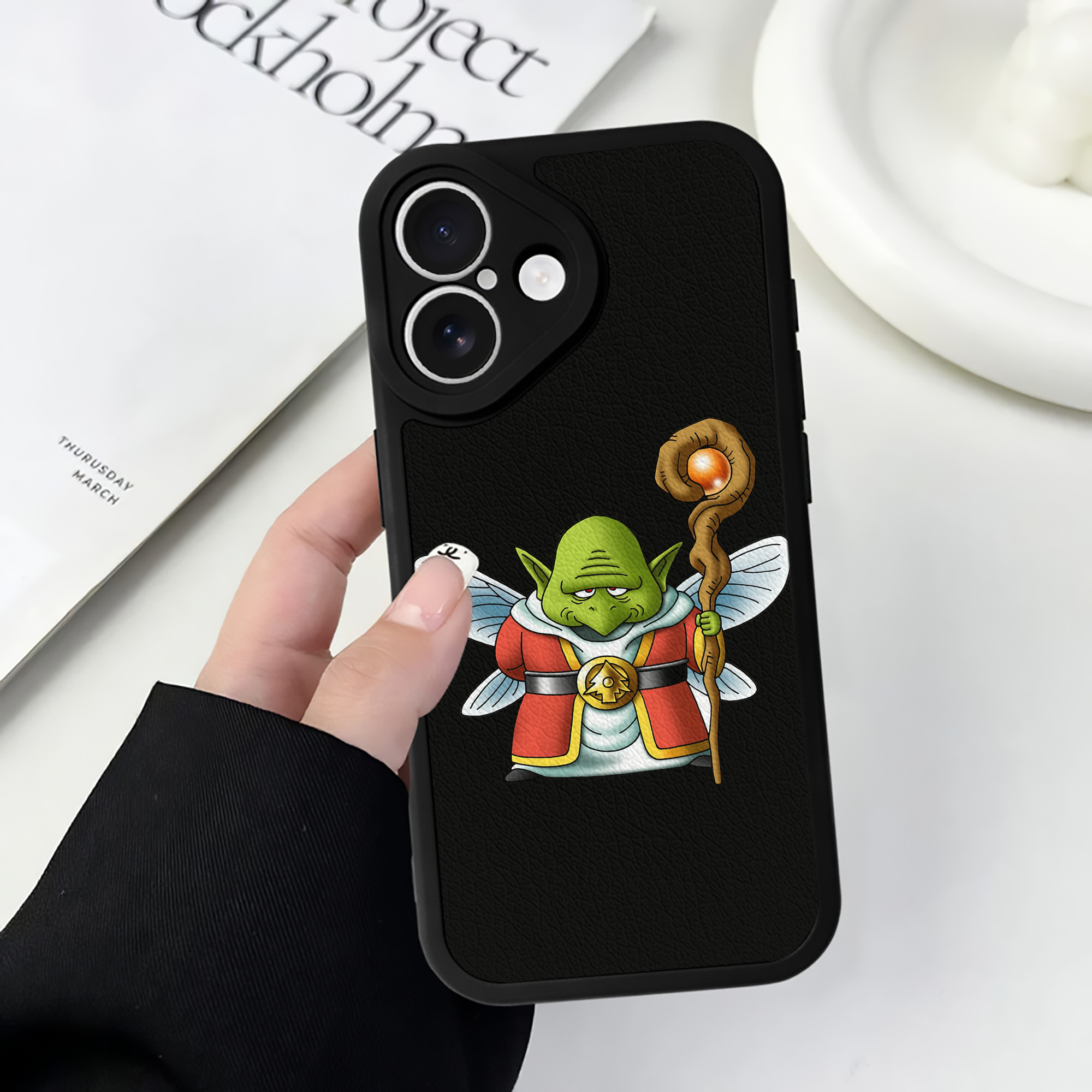 （画像用） ドラゴンクエスト Doragon Kuesuto Dragon Quest 【iPhone 16シリーズ対応】シリコンスマホケース（レザー調） 材質：シリコン